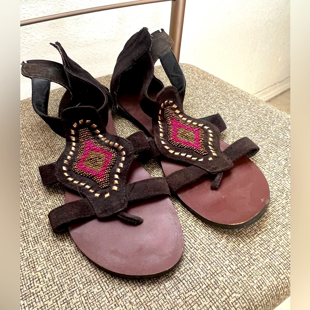 Brown beaded sandals with tassel zipper